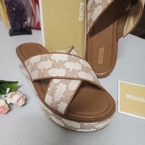NWT Michael Kors Indira Wedge Sandals - Picture 2 of 6